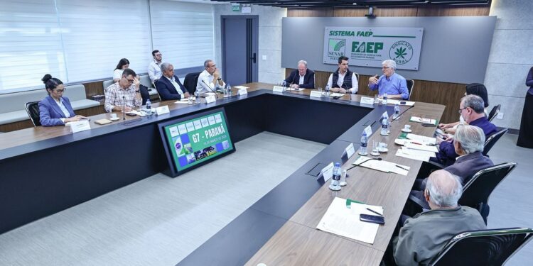 Reunião na sede da FAEP define estratégias para manter incentivos fiscais aos setores produtivos paranaenses. William GoldBach / Sistema FAEP Reunião na sede da FAEP define estratégias para manter incentivos fiscais aos setores produtivos paranaenses. William GoldBach / Sistema FAEP