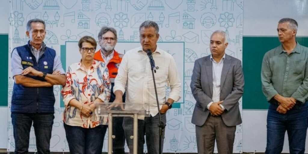 Ministro da Casa Civil, Rui Costa, também garantiu que as obras estruturantes para impedir novas tragédias serão incluídas no programa Novo PAC, como contenção de encostas, macrodrenagem e barramentos. Foto: Wagner Lopes / CC.