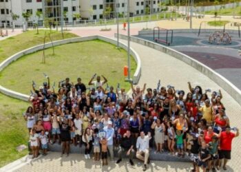 Foram entregues 64 apartamentos em Santa Cruz (RJ). Parte das famílias contempladas também é beneficiária do Bolsa Família, programa do Governo do Brasil voltado à promoção da segurança de renda e à redução da pobreza. Foto: Ricardo Stuckert / PR.