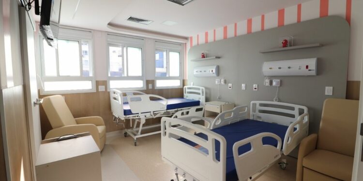 Quarto da nova maternidade. Foto: Ana Luiza Lordello Alves/Divulgação. Quarto da nova maternidade. Foto: Ana Luiza Lordello Alves/Divulgação.
