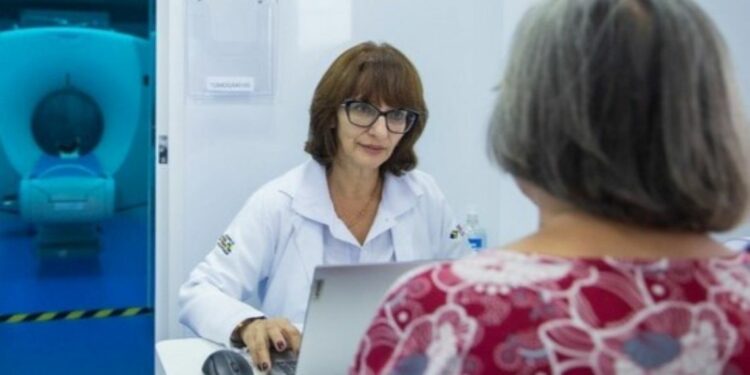 O público-alvo do mutirão da mulher do Agora Tem Especialistas são as crianças, adolescentes, jovens, adultas e idosas previamente agendadas pelos gestores de saúde dos municípios. Foto: Divulgação / Ministério da Saúde. O público-alvo do mutirão da mulher do Agora Tem Especialistas são as crianças, adolescentes, jovens, adultas e idosas previamente agendadas pelos gestores de saúde dos municípios. Foto: Divulgação / Ministério da Saúde.