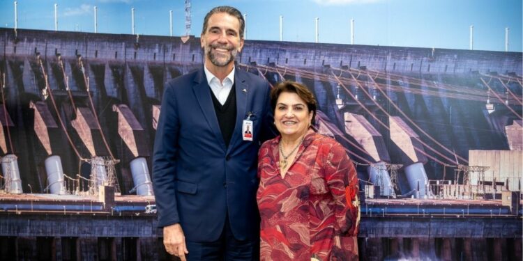 Diretor-geral brasileiro da Itaipu, Enio Verri e a ministra das Mulheres, Márcia Lopes. Fotos: Rafa Kondlatsch/Itaipu Binacional. Diretor-geral brasileiro da Itaipu, Enio Verri e a ministra das Mulheres, Márcia Lopes. Fotos: Rafa Kondlatsch/Itaipu Binacional.