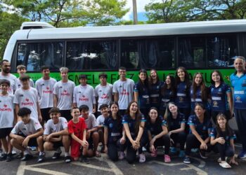 Jovens atletas representam Foz do Iguaçu na abertura da temporada de vôlei no Oeste do Paraná. Foto: Divulgação