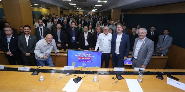 Deputado Zeca Dirceu acompanhou lideranças municipais em agendas estratégicas com ministros na capital federal. Foto: Divulgação. Deputado Zeca Dirceu acompanhou lideranças municipais em agendas estratégicas com ministros na capital federal. Foto: Divulgação.