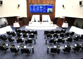 Retorno de deputados licenciados e migrações em massa extinguem representação de três partidos no Paraná.
Créditos: Sandro Nascimento/ALEP