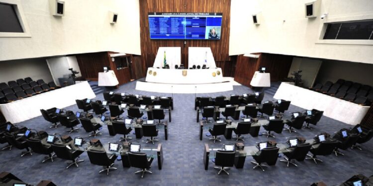 Retorno de deputados licenciados e migrações em massa extinguem representação de três partidos no Paraná.
Créditos: Sandro Nascimento/ALEP
Retorno de deputados licenciados e migrações em massa extinguem representação de três partidos no Paraná.
Créditos: Sandro Nascimento/ALEP