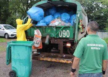 Moradores relatam falhas na coleta. Foto: Christian Rizzi/CMFI