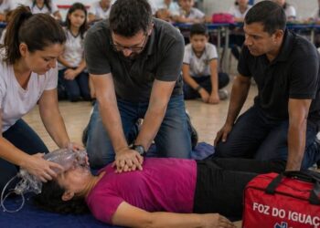 Lei exige treinamento de primeiros socorros para profissionais da educação. Foto: Inteligência Artificial/CMFI.