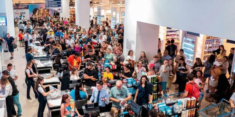 Evento integra compras no Paraguai e shows no Brasil.. Foto: Divulgação/Crazy Week. Evento integra compras no Paraguai e shows no Brasil.. Foto: Divulgação/Crazy Week.