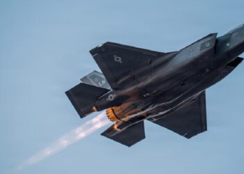 Caça F-35A durante a Operação Epic Fury. Foto: USAF Caça F-35A durante a Operação Epic Fury. Foto: USAF