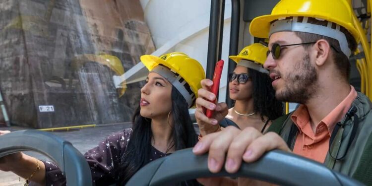 Alta visitação movimenta economia e amplia fluxo turístico na cidade Alta visitação movimenta economia e amplia fluxo turístico na cidade
