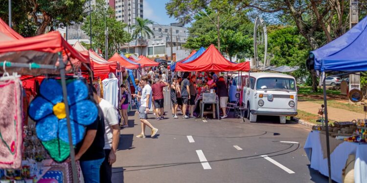 Edição noturna no sábado amplia as opções de convivência e lazer comunitário na Avenida JK. Foto: PMFI