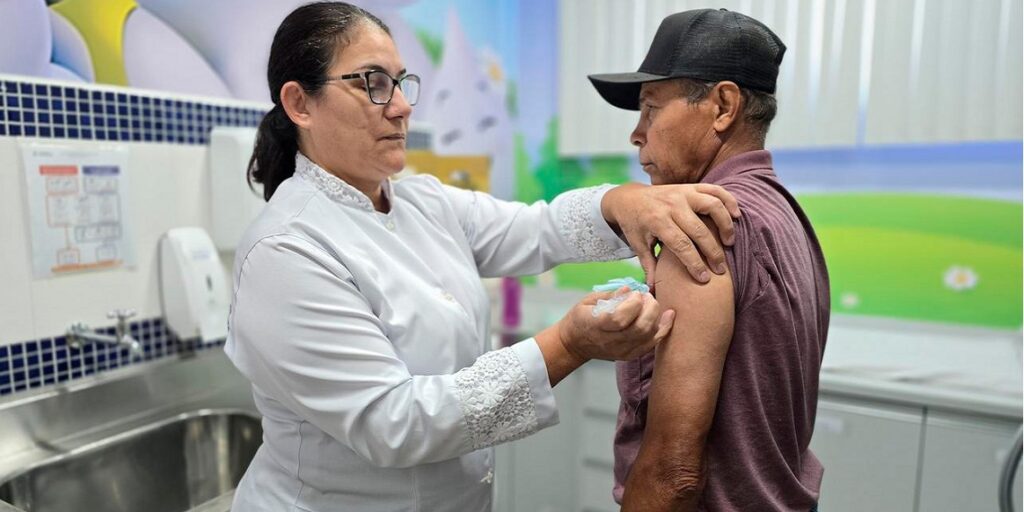 Vacinação contra gripe segue em todo o Paraná. Foto: 17ª RS/SESA