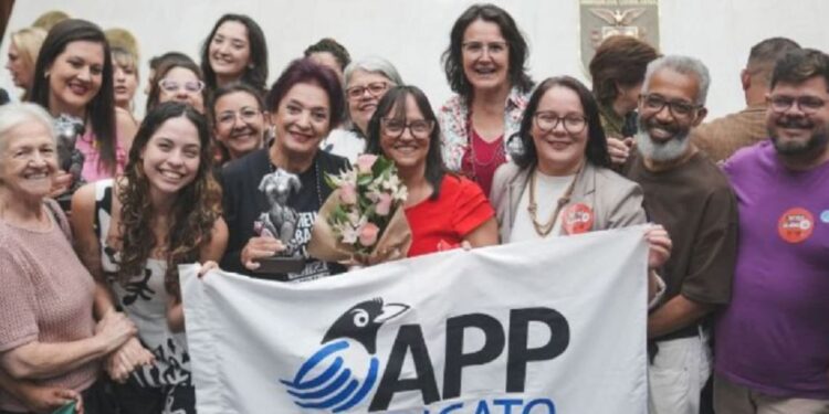 Educadores e lideranças participaram de mobilização em defesa da educação pública. Créditos: Divulgação/Assessoria Parlamentar.
