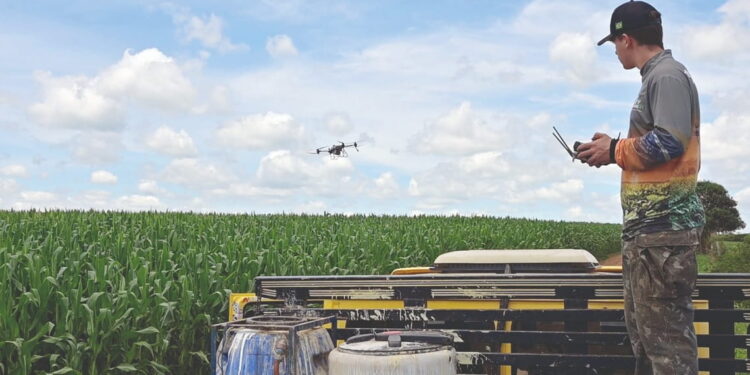 Tecnologia permite pulverização mais rápida e precisa nas lavouras. Foto: Sistema Faep. Tecnologia permite pulverização mais rápida e precisa nas lavouras. Foto: Sistema Faep.