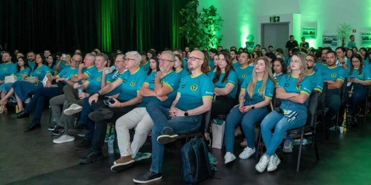 Sicoob Três Fronteiras reconhece o comprometimento dos colaboradores e valoriza a confiança dos cooperados – foto: Marcos Labanca Sicoob Três Fronteiras reconhece o comprometimento dos colaboradores e valoriza a confiança dos cooperados – foto: Marcos Labanca