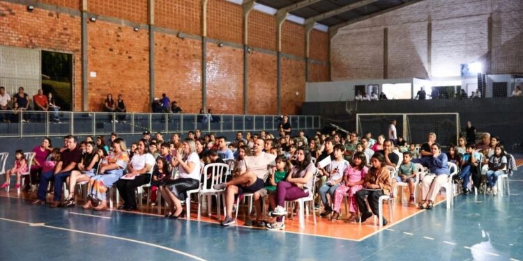 Mais de 600 pessoas já assistiram aos seis espetáculos realizados até o momento no Paraná. Foto: Flávio Menoli/Video Up/Itaipu Parquetec. Mais de 600 pessoas já assistiram aos seis espetáculos realizados até o momento no Paraná. Foto: Flávio Menoli/Video Up/Itaipu Parquetec.