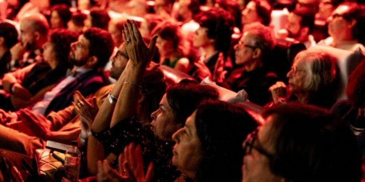 Recursos impulsionam diferentes elos do audiovisual, como apoio a ações de difusão, pesquisa, formação, memória e preservação audiovisual, atividades cineclubistas, produção de curtas/médias-metragens, de animações, conteúdos infantis e jogos eletrônicos. Foto: Juliana Uepa/MinC. Recursos impulsionam diferentes elos do audiovisual, como apoio a ações de difusão, pesquisa, formação, memória e preservação audiovisual, atividades cineclubistas, produção de curtas/médias-metragens, de animações, conteúdos infantis e jogos eletrônicos. Foto: Juliana Uepa/MinC.