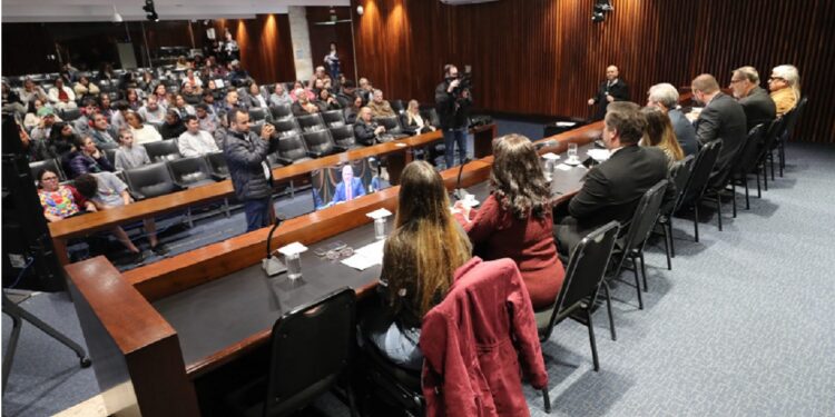 Evento destacou necessidade de políticas públicas contínuas. Créditos: Valdir Amaral/Alep
Evento destacou necessidade de políticas públicas contínuas. Créditos: Valdir Amaral/Alep