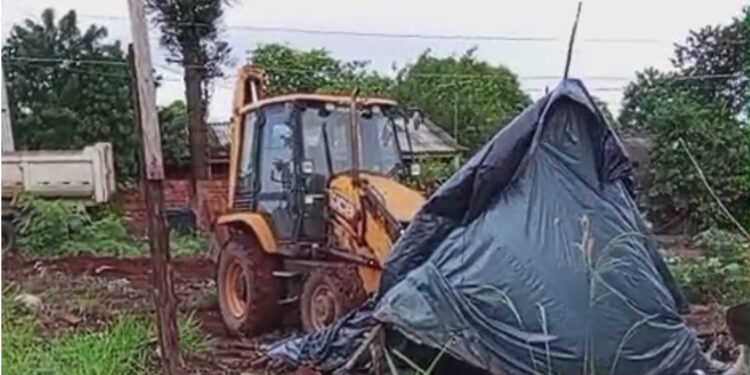 Despejos sucessivos revelam falhas na política de moradia em Foz. Foto: Vídeo/Fronteira Livre. Despejos sucessivos revelam falhas na política de moradia em Foz. Foto: Vídeo/Fronteira Livre.