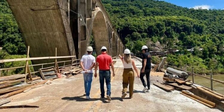 Enchentes de 2024 deixaram impactos estruturais e sociais no estado. Foto: Secom/Divulgação