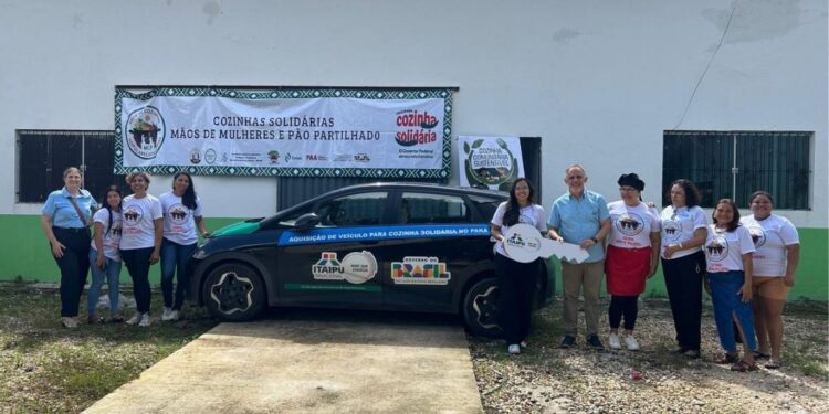 Entrega de veículo realizada em abril. Foto: Divulgação.